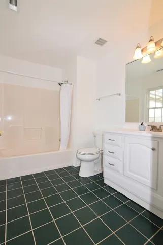 $252,000 | 939 Mesa Drive, Lake In The Hills, IL 60156