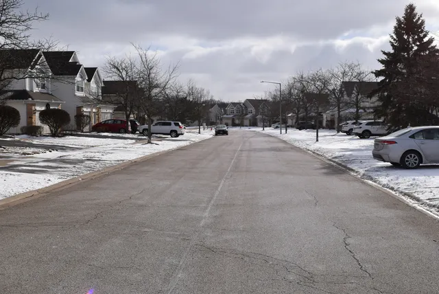 $252,000 | 939 Mesa Drive, Lake In The Hills, IL 60156