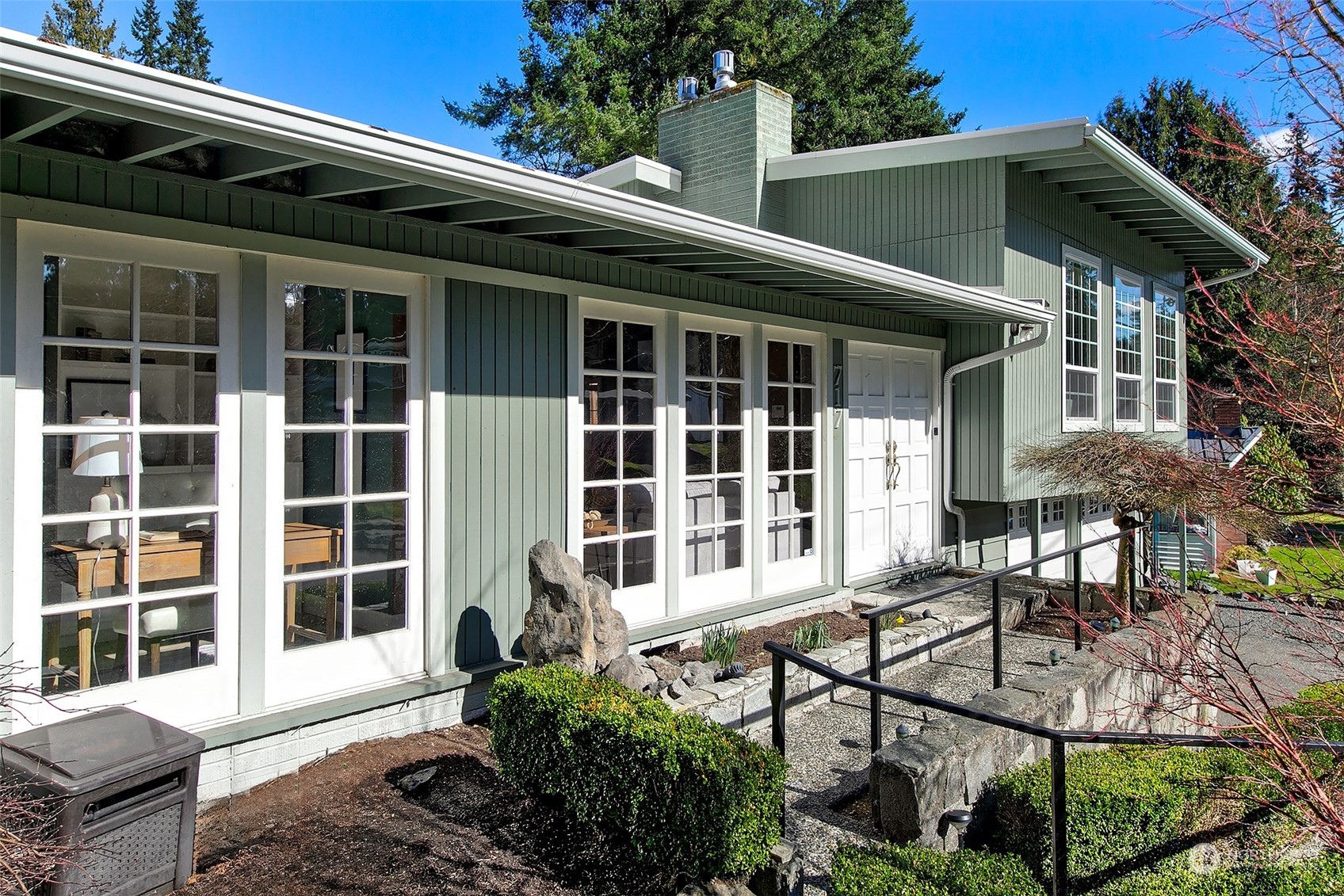 717 15th Street Southwest Edmonds, WA 98020 - Photo 4 of 33 Gallery Image 4
