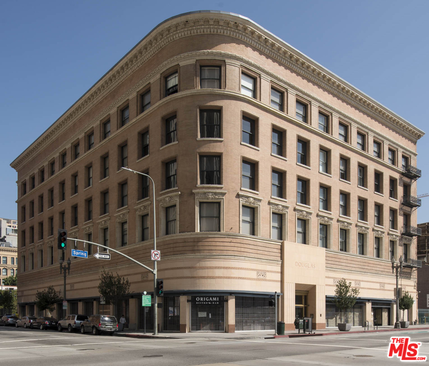257 South Spring Street, Unit PHMN Los Angeles, CA 90012 - Photo 16 of 17 a front view of a building