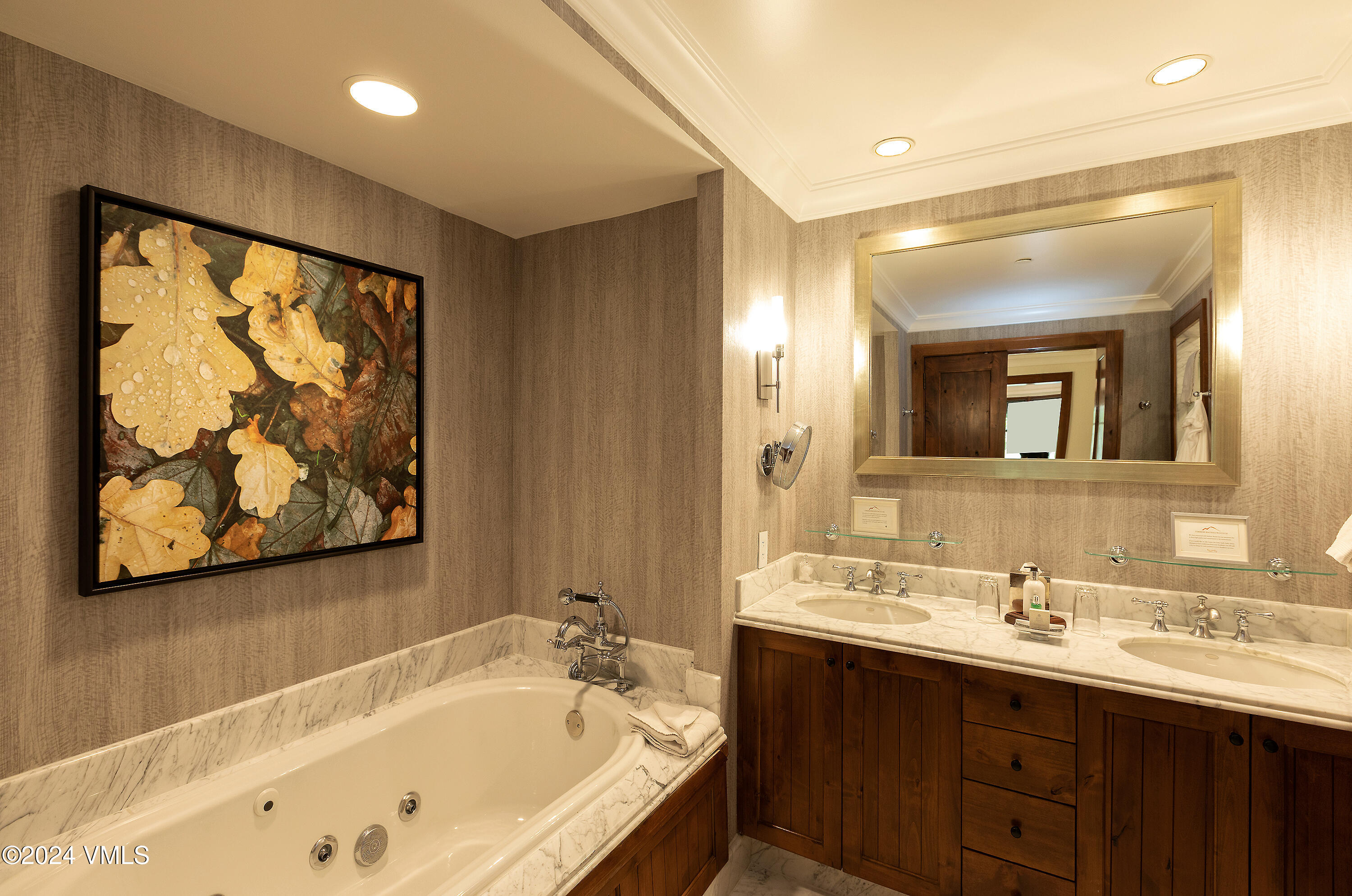 100 Bachelor Ridge Road, Unit 3208/4 Avon, CO 81620 - Photo 7 of 23 a bathroom with a tub a sink and mirror