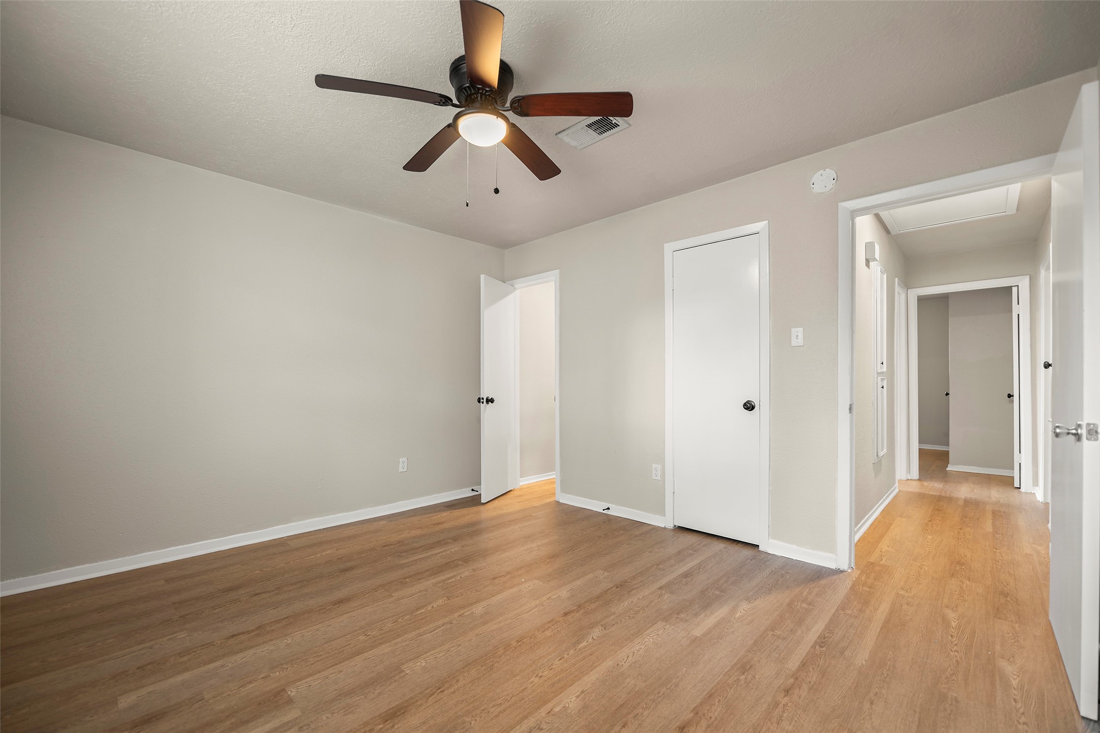 13335 Ambrose Street Houston, TX 77045 - Photo 10 of 27 Primary bedroom