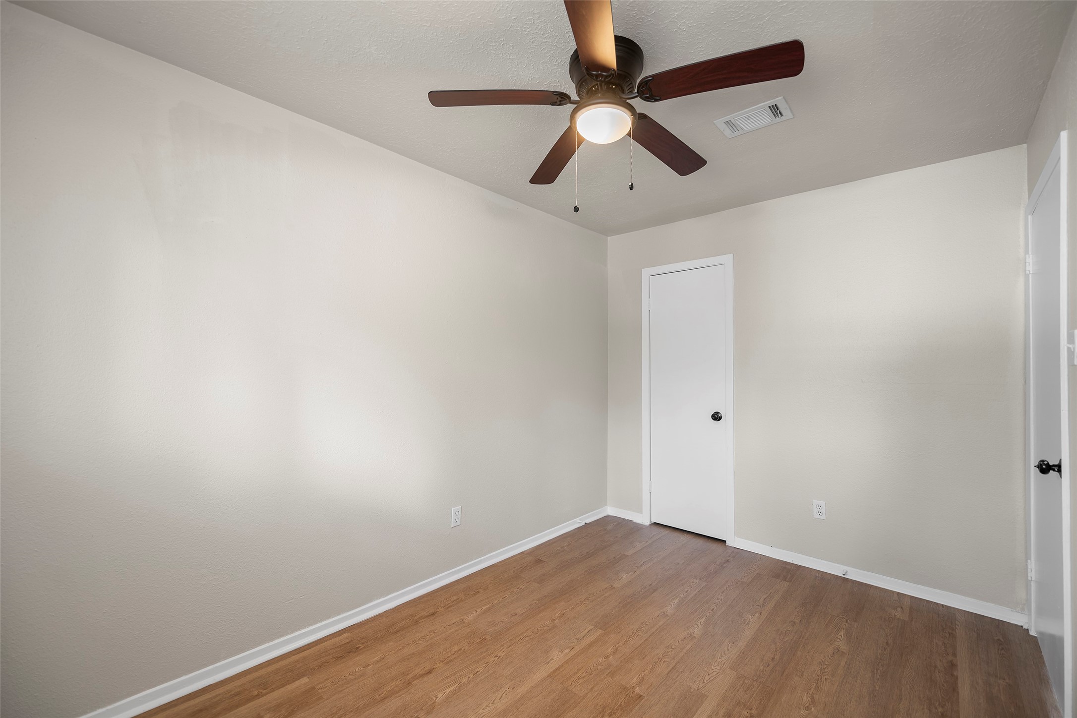 13335 Ambrose Street Houston, TX 77045 - Photo 16 of 27 3rd bedroom includes ceiling fan