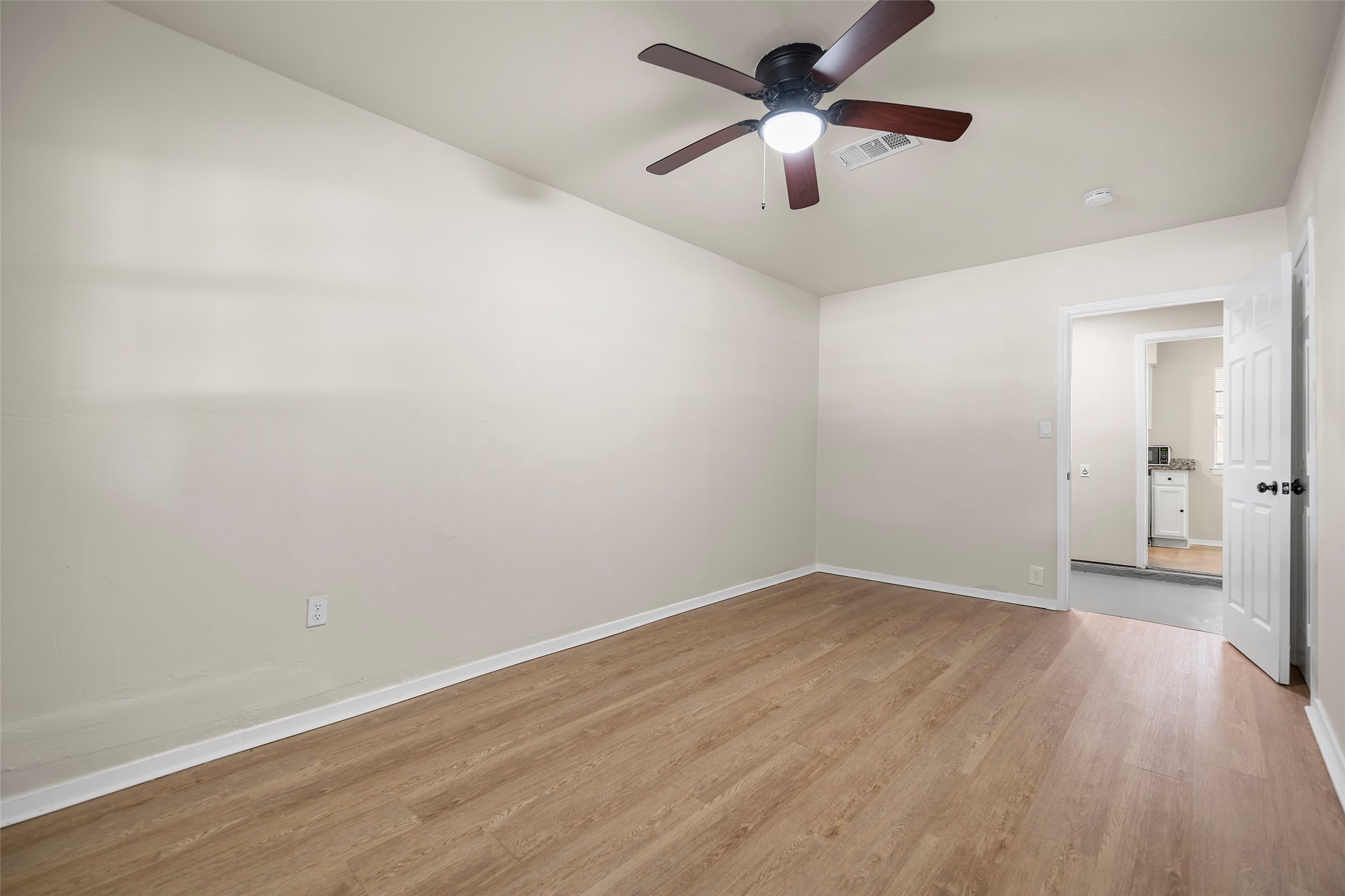 13335 Ambrose Street Houston, TX 77045 - Photo 19 of 27 4th bedroom includes walk-in closet