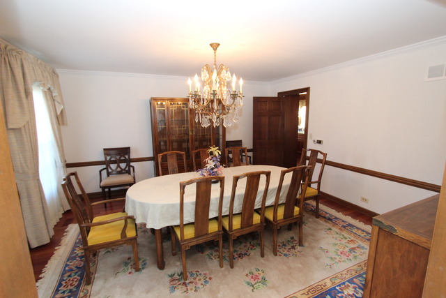 11 Deepwood Road Barrington, IL 60010 - Photo 12 of 25 a view of a dining room with furniture and chandelier