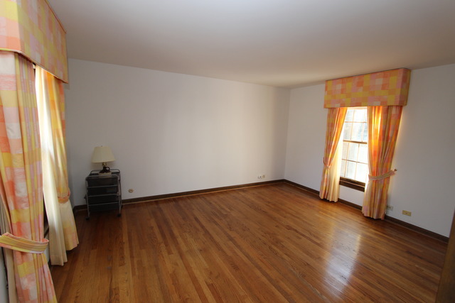 11 Deepwood Road Barrington, IL 60010 - Photo 23 of 25 an empty room with wooden floor and windows