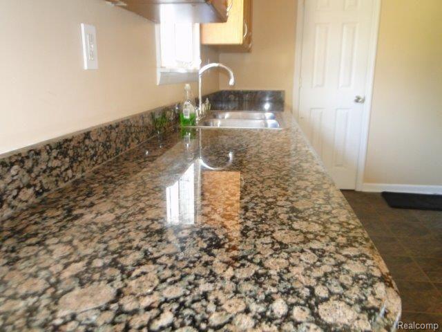 950 North Wilder Road Lapeer, MI 48446 - Photo 12 of 32 Granite Counters