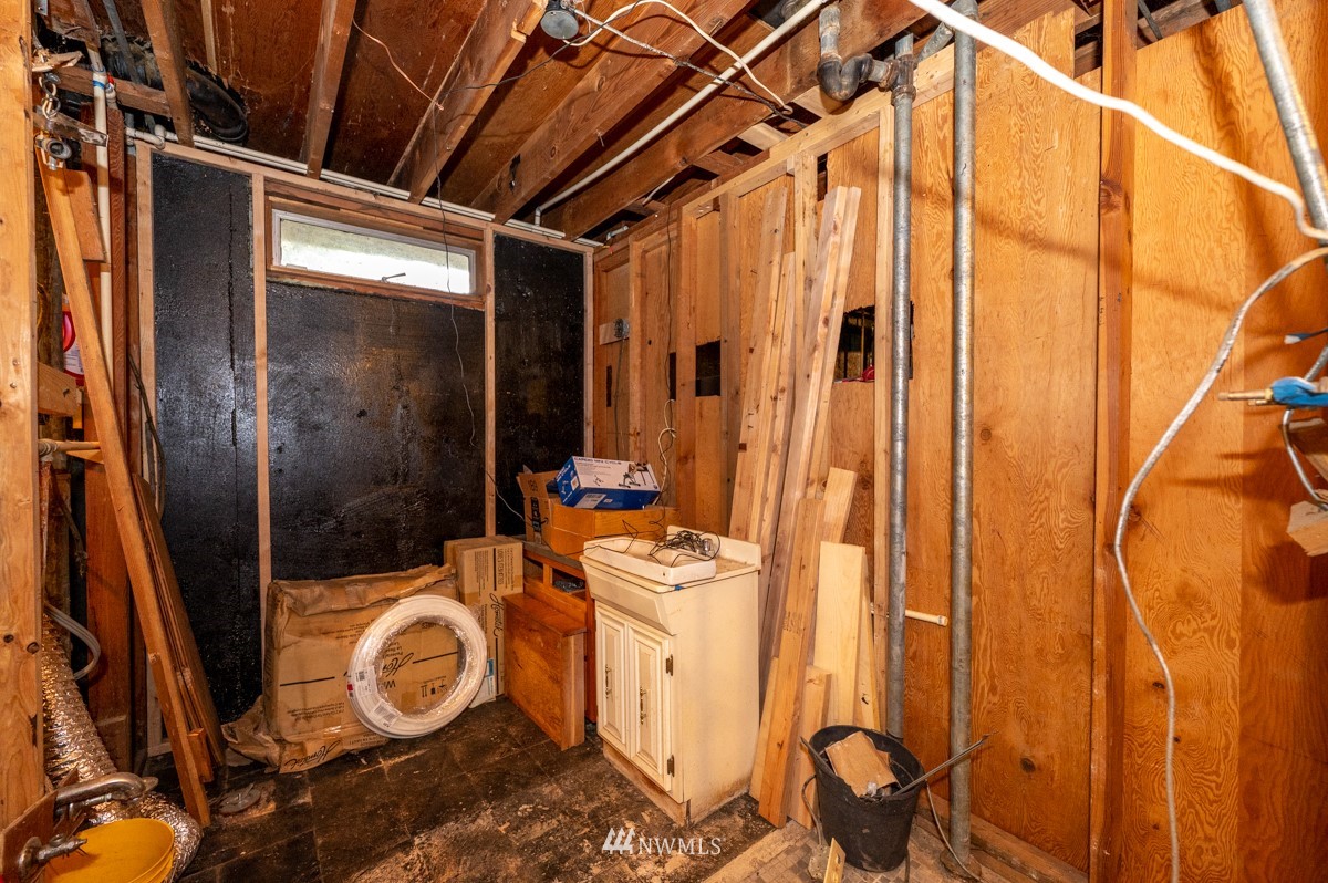 14235 169th Avenue Southeast Renton, WA 98059 - Photo 18 of 25 a bathroom with a sink a toilet and shower