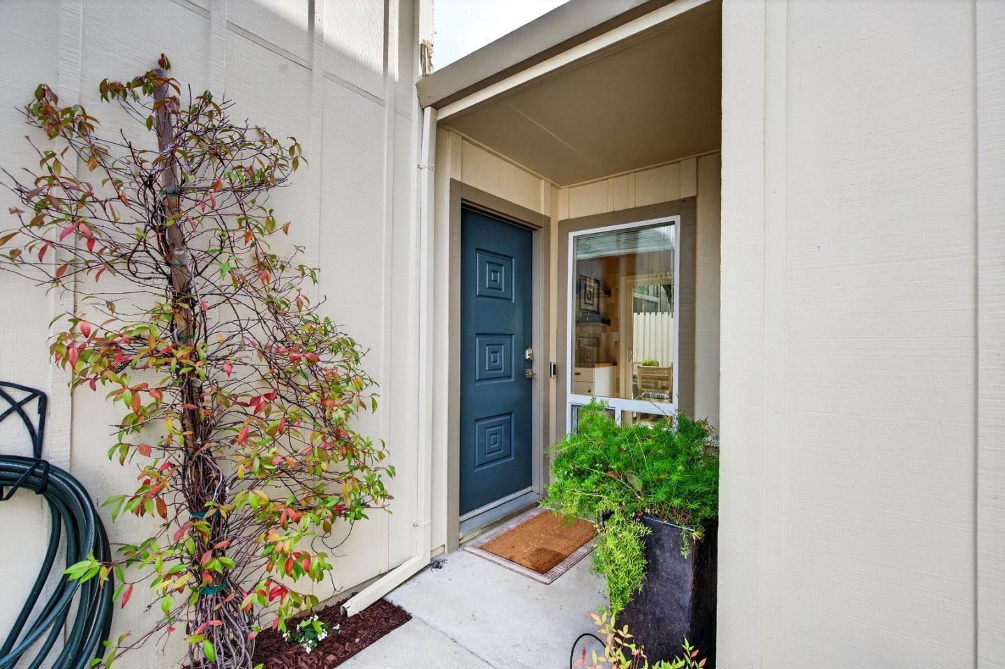 300 Ridgemark Drive Hollister, CA 95023 - Photo 4 of 27