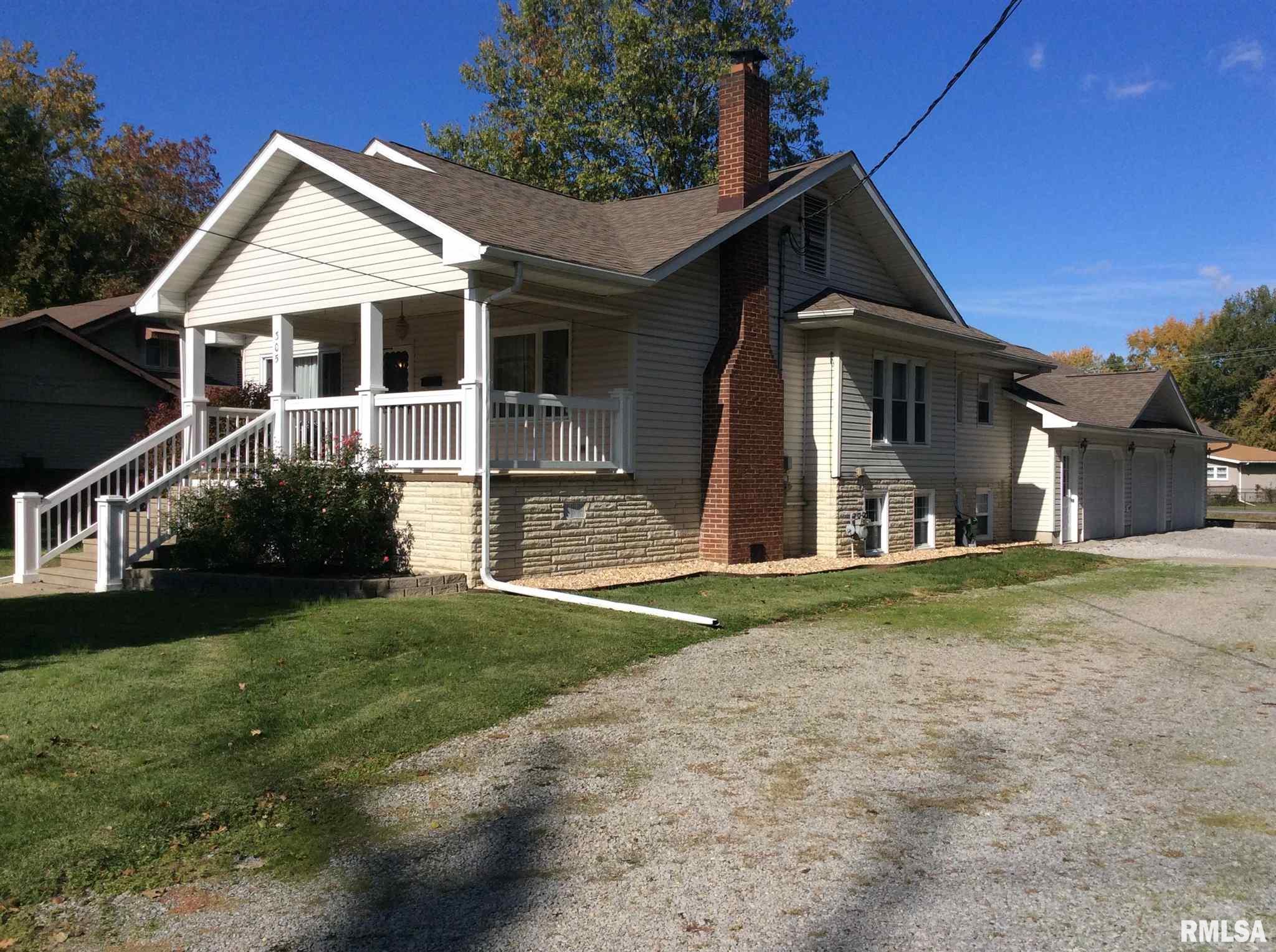 305 West Reed Street Benton, IL 62812 - Photo 1 of 50
