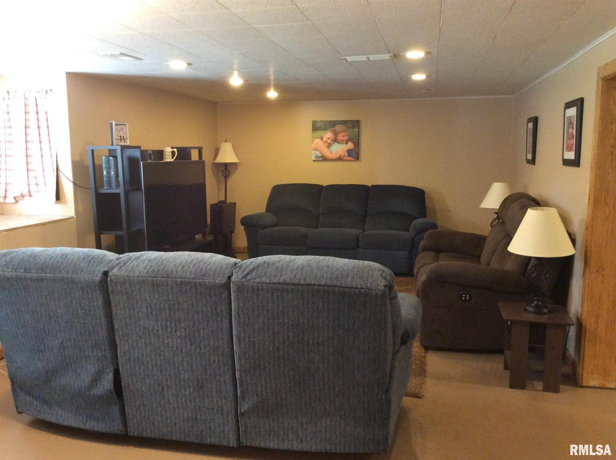 305 West Reed Street Benton, IL 62812 - Photo 32 of 50