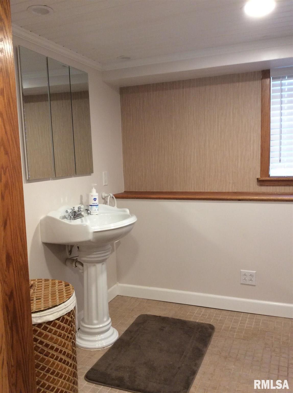 305 West Reed Street Benton, IL 62812 - Photo 36 of 50