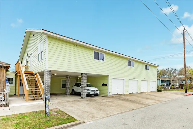 $1,500 | 2305 55th Street, Unit 4, Galveston, TX 77551