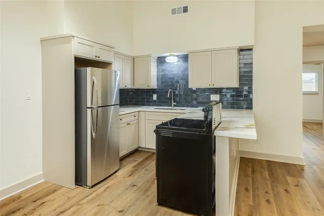 $1,500 | 2305 55th Street, Unit 4, Galveston, TX 77551