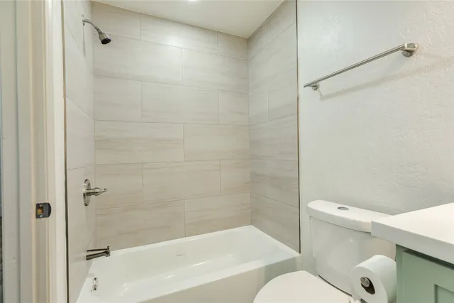 $1,500 | 2305 55th Street, Unit 4, Galveston, TX 77551