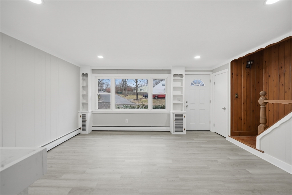 27 Nokomis Street Springfield, MA 01111 - Photo 11 of 26