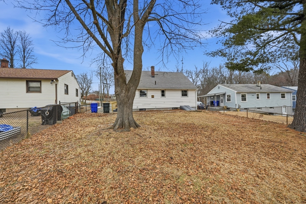 27 Nokomis Street Springfield, MA 01111 - Photo 23 of 26