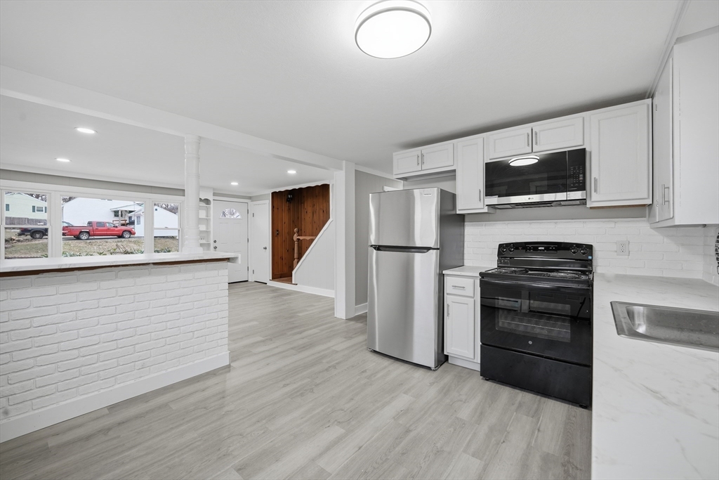 27 Nokomis Street Springfield, MA 01111 - Photo 6 of 26