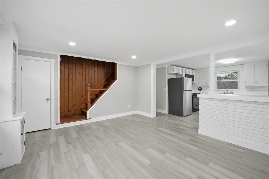 27 Nokomis Street Springfield, MA 01111 - Photo 9 of 26