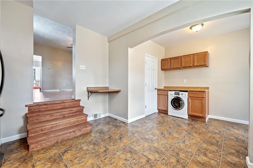 4524 Minerva Street Pittsburgh, PA 15224 - Photo 11 of 28 a view of a livingroom with washer and dryer