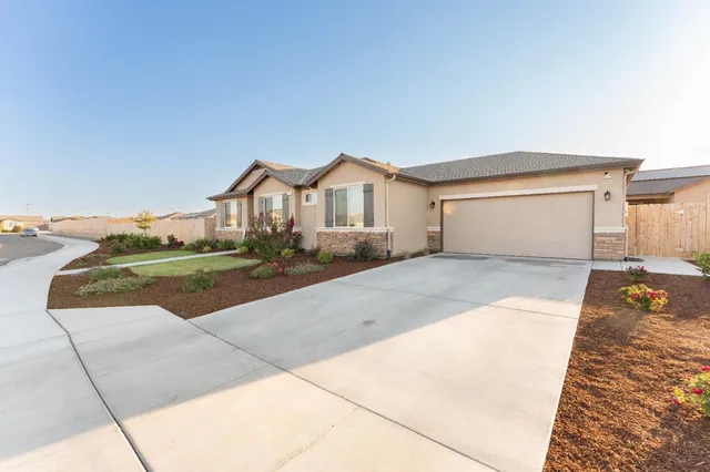 a view of house and outdoor space