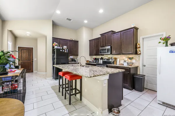 $300,000 | 731 Morgans, New Braunfels, TX 78130