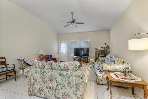 $300,000 | 731 Morgans, New Braunfels, TX 78130