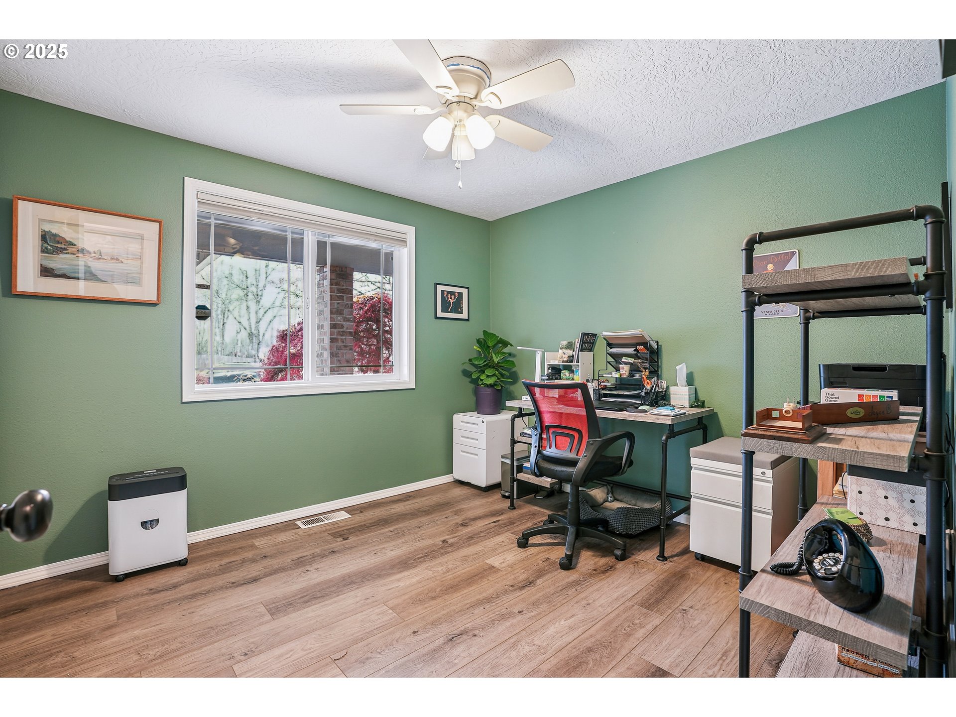 591 Southwest Filbert Street McMinnville, OR 97128 - Photo 21 of 34 a workspace with furniture hardwood and a ceiling fan