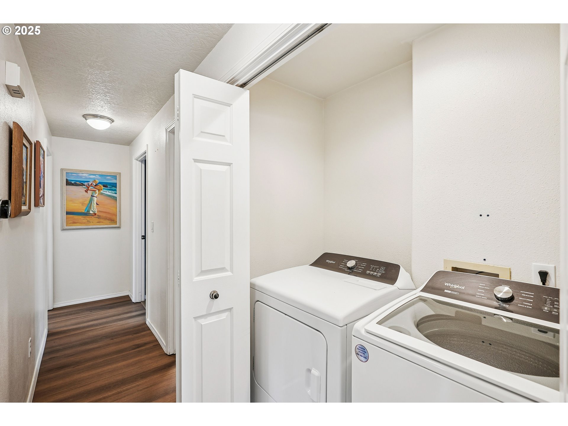 591 Southwest Filbert Street McMinnville, OR 97128 - Photo 23 of 34 a utility room with dryer and washer