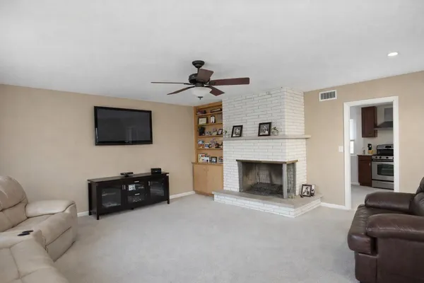 $2,300 | 2204 Edgewood Road, Waukegan, IL 60087