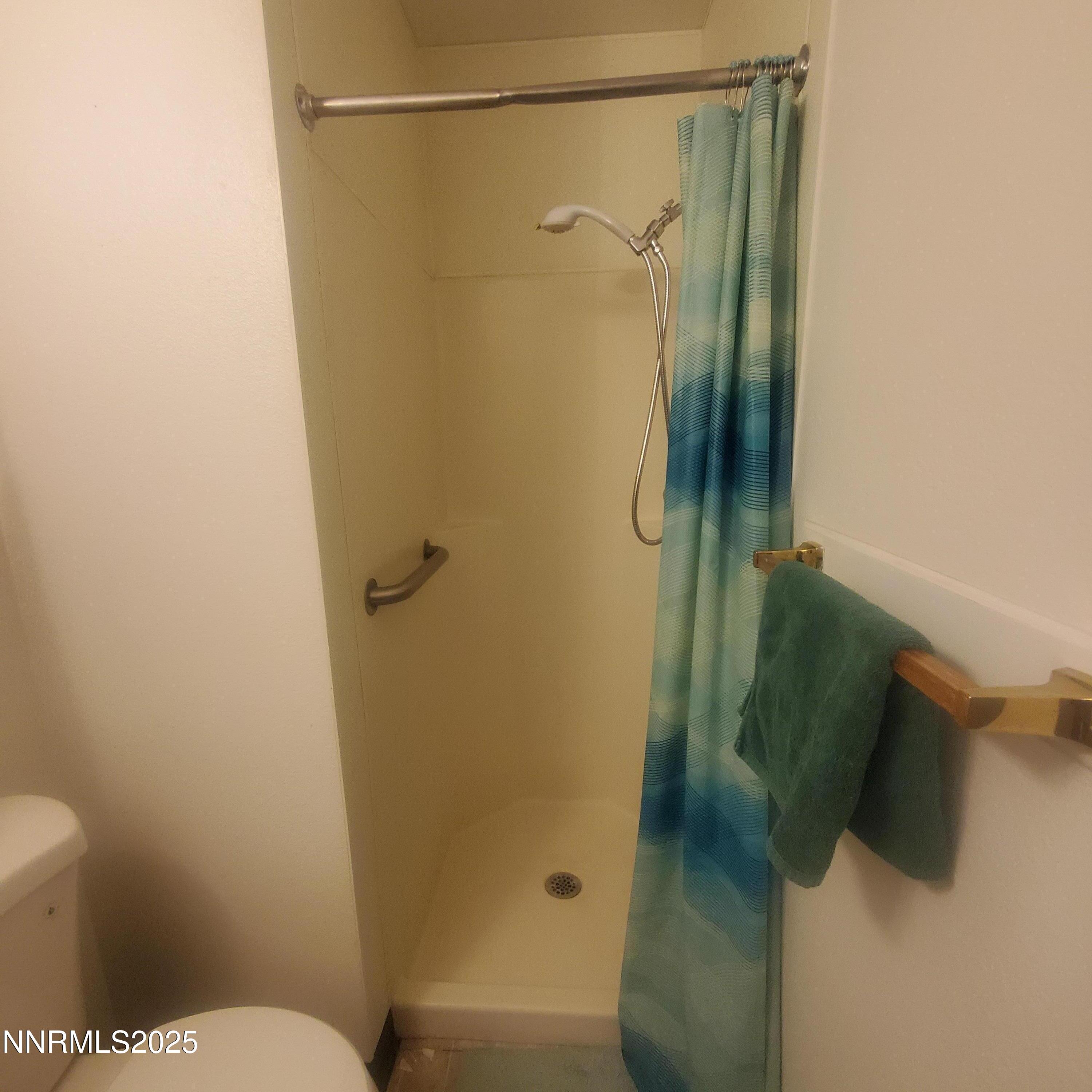 104 F Street Hawthorne, NV 89415 - Photo 15 of 17 104 F st guest bathroom shower