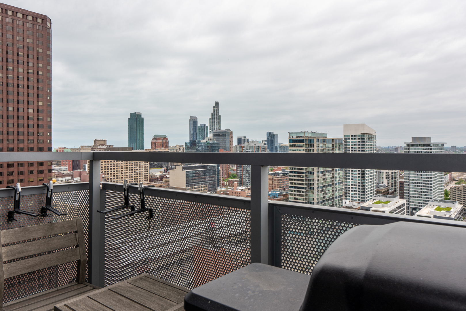 235 West Van Buren Street, Unit 3011 Chicago, IL 60607 - Photo 17 of 30 a view of a balcony with city view