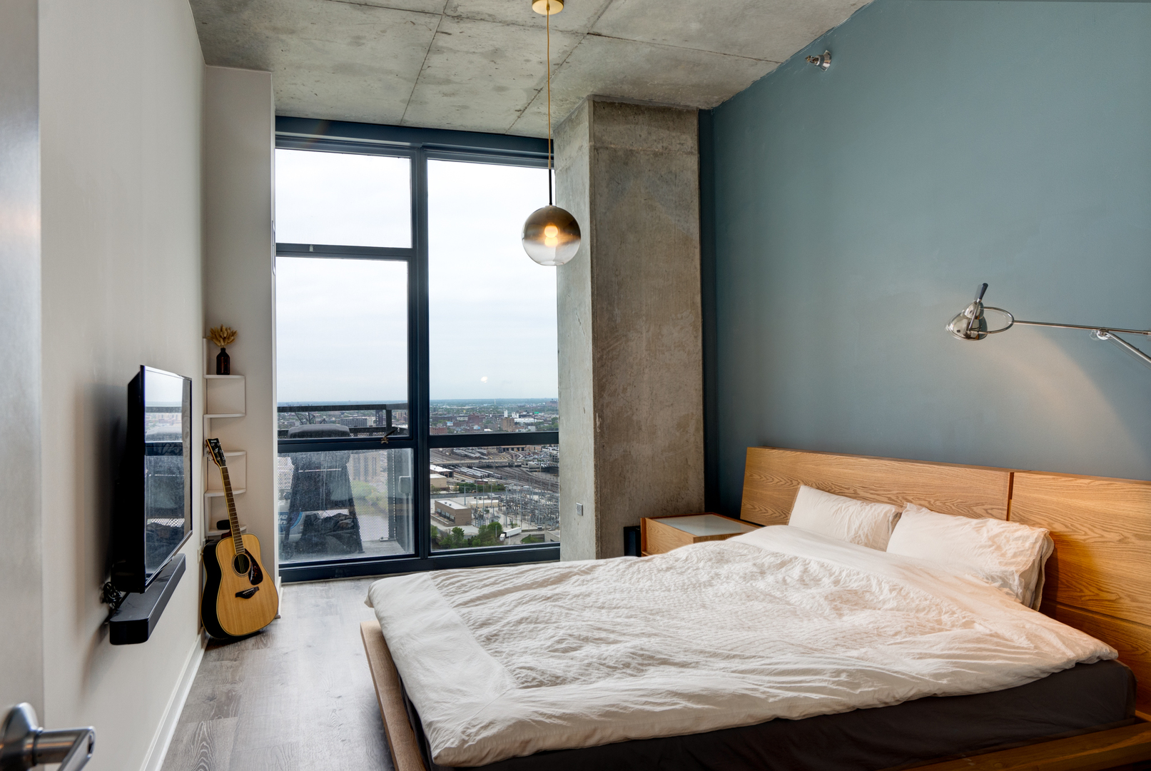 235 West Van Buren Street, Unit 3011 Chicago, IL 60607 - Photo 18 of 30 a bedroom with a bed and glass window