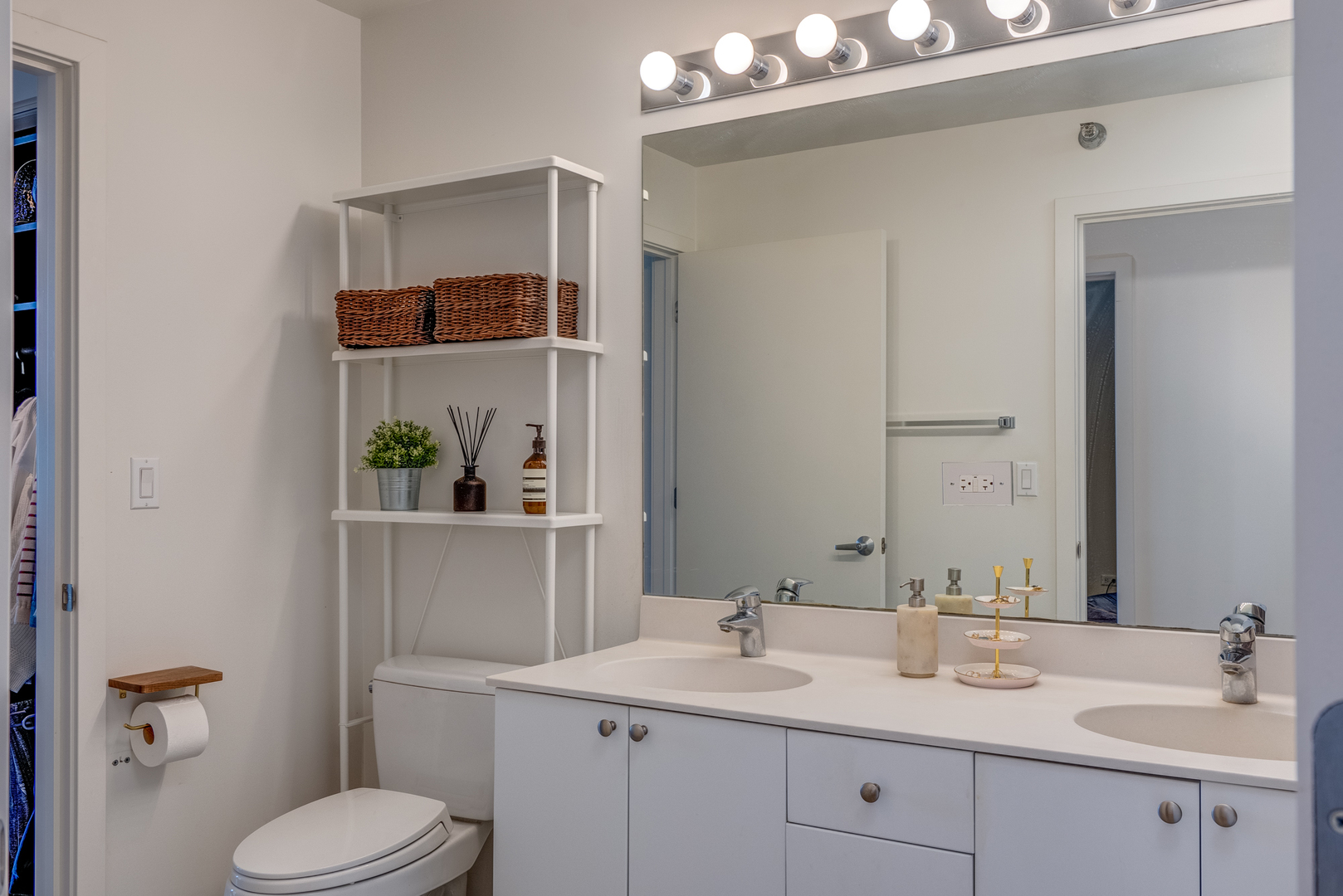 235 West Van Buren Street, Unit 3011 Chicago, IL 60607 - Photo 24 of 30 a bathroom with a toilet sink and mirror