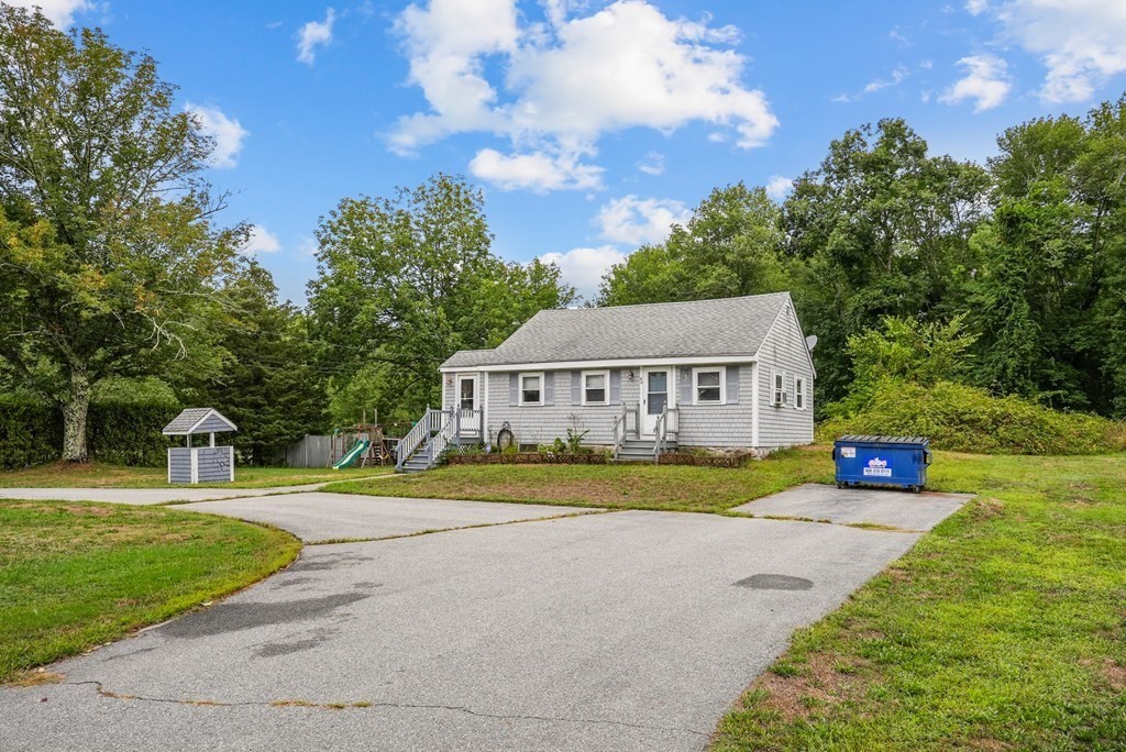 40 Chipaway Road East Freetown, MA 02717 - Photo 3 of 39 Gallery Image 3