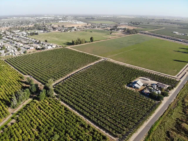 a view of a tennis court