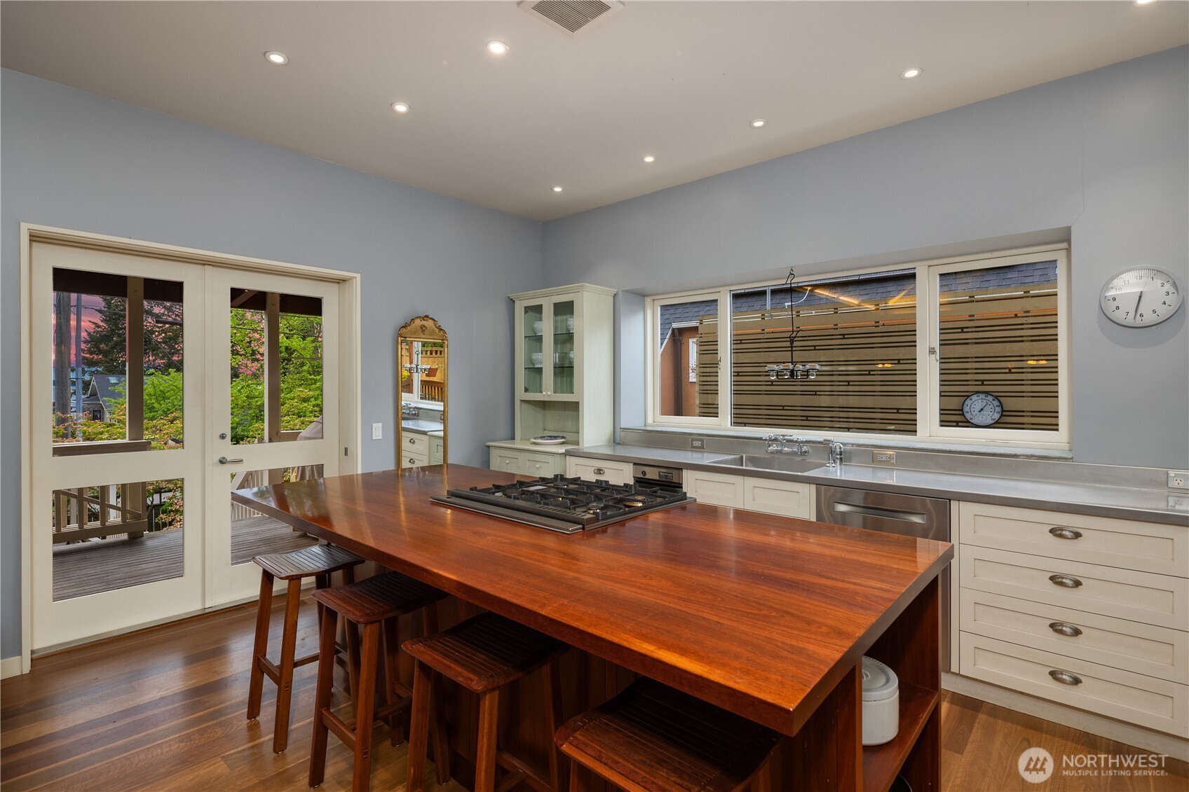 4712 Southwest Brace Point Drive Seattle, WA 98136 - Photo 10 of 33
