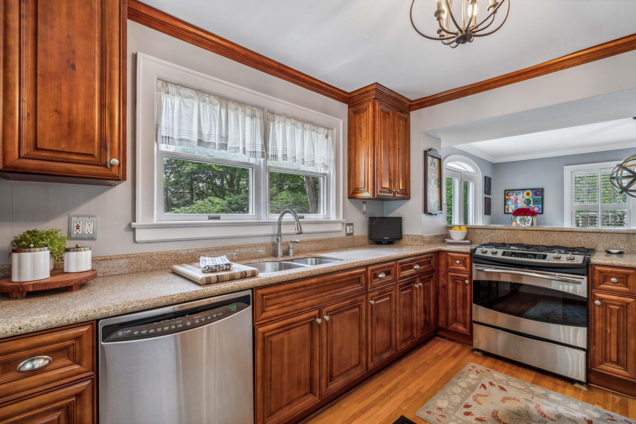 93 East Torrence Road Columbus, OH 43214 - Photo 10 of 41 Kitchen