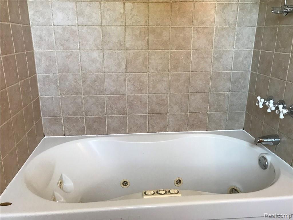 18636 Inkster Road Romulus, MI 48174 - Photo 16 of 32