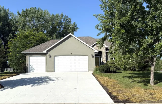 $425,000 | 350 Trailstone Drive, Cokato, MN 55321