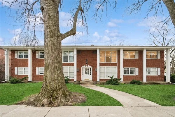 $2,800 | 1777 Dewes Street, Unit E, Glenview, IL 60025