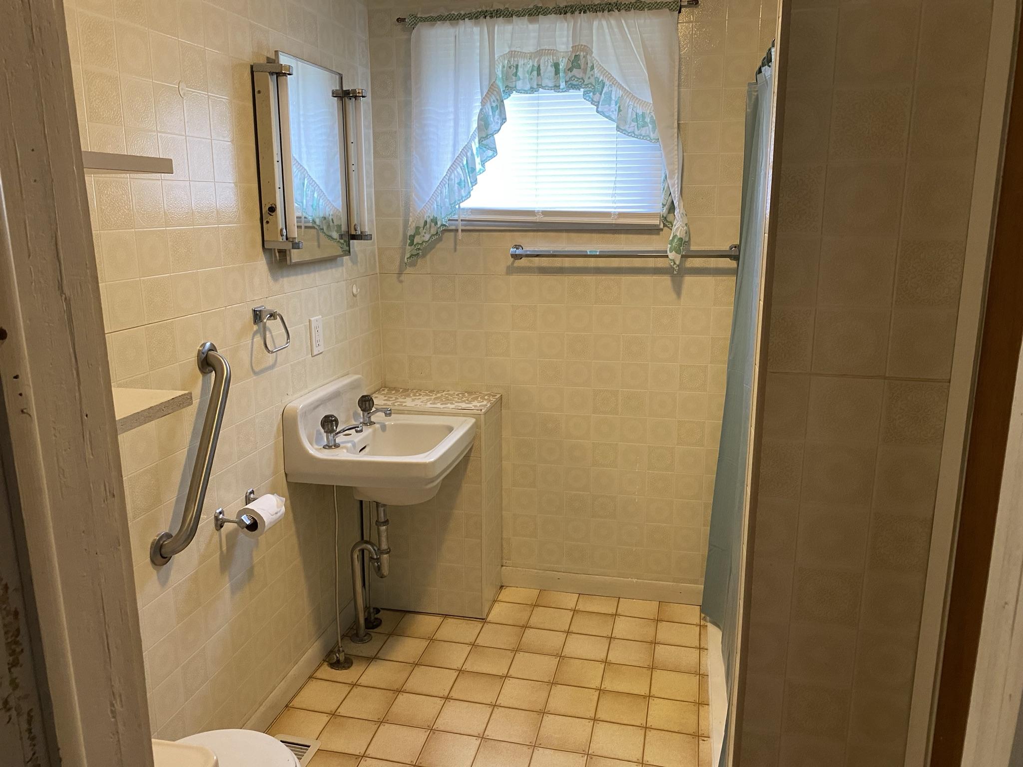 7240 Crystal Road Carson City, MI 48811 - Photo 7 of 20 Bath Room
