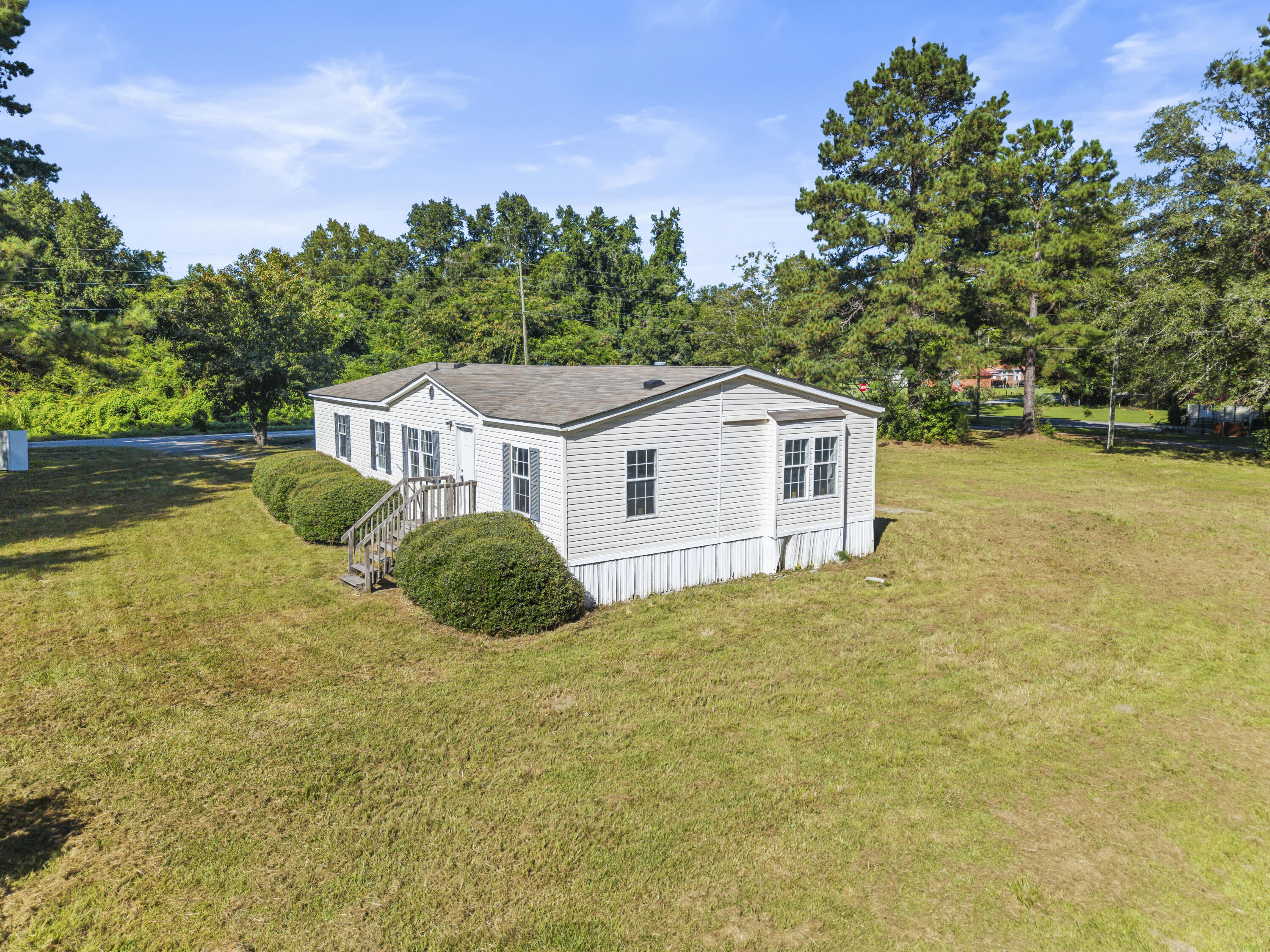 335 Hudson Road St. George, SC 29477 - Photo 5 of 36 DJI_20250902101540_0086_D