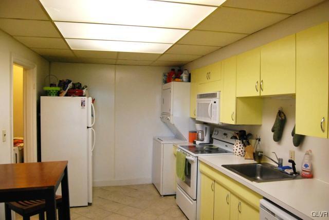 606 West Broad Street, Unit F Bethlehem, PA 18018 - Photo 5 of 16 In the kitchen is the full-size refrigerator and o