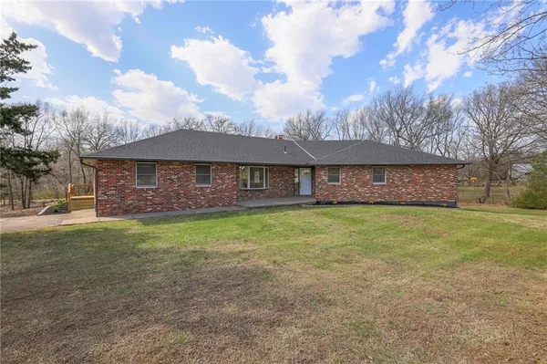 $579,900 | 907 South State Rte J, Peculiar, MO 64078