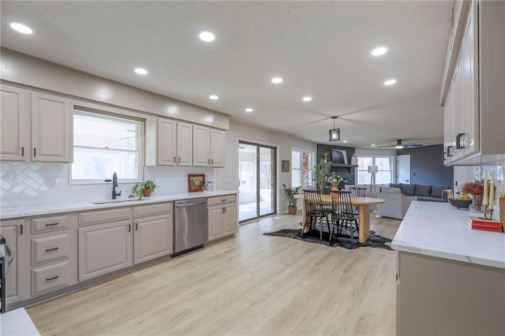 907 South State Rte J Peculiar, MO 64078 - Photo 16 of 78