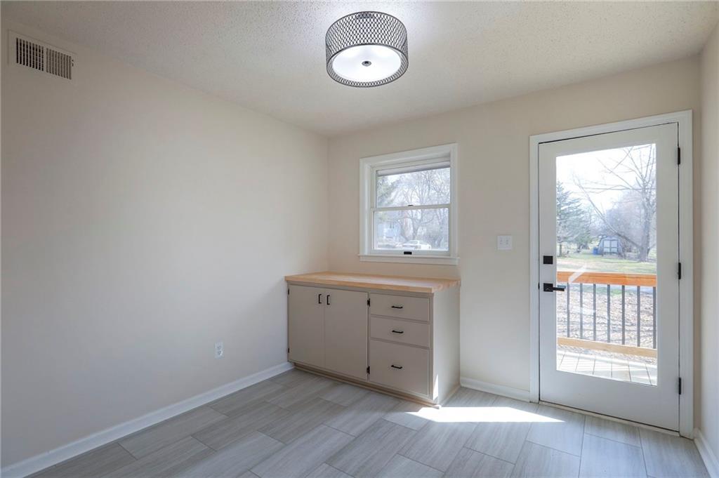 907 South State Rte J Peculiar, MO 64078 - Photo 23 of 78