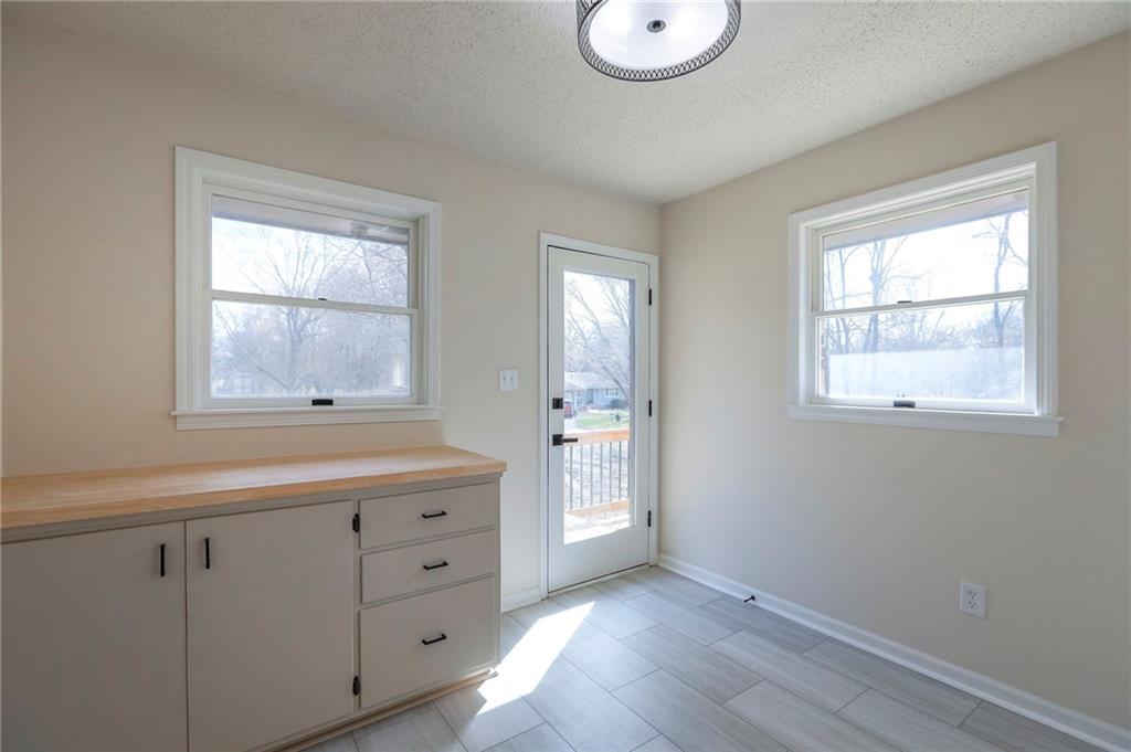 907 South State Rte J Peculiar, MO 64078 - Photo 24 of 78