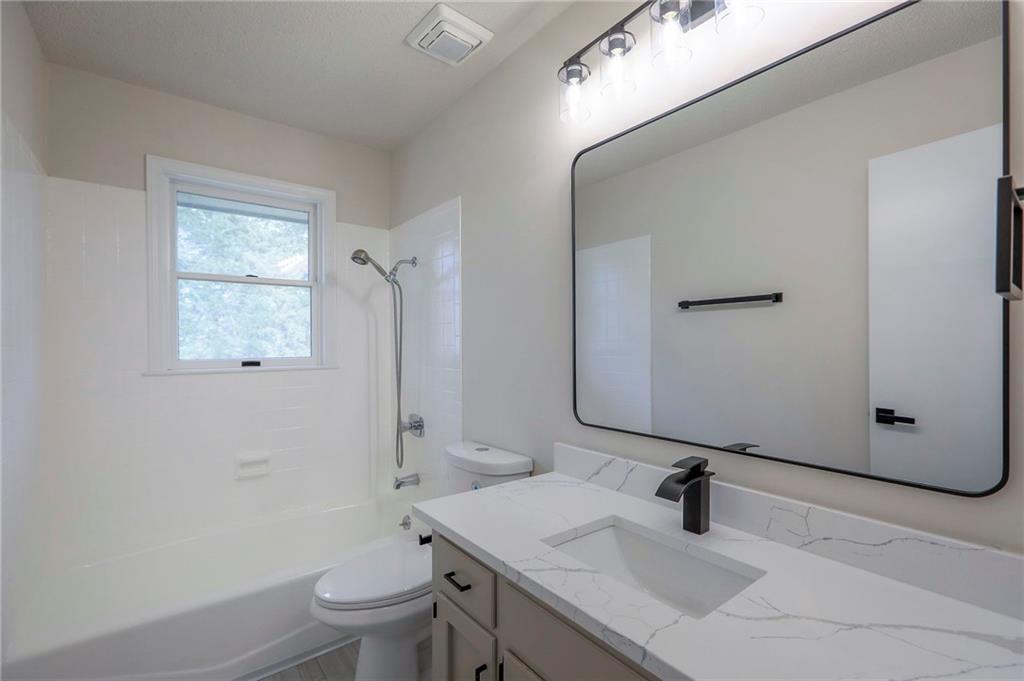 907 South State Rte J Peculiar, MO 64078 - Photo 38 of 78