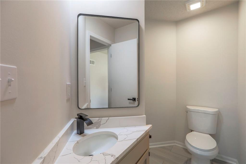 907 South State Rte J Peculiar, MO 64078 - Photo 8 of 78